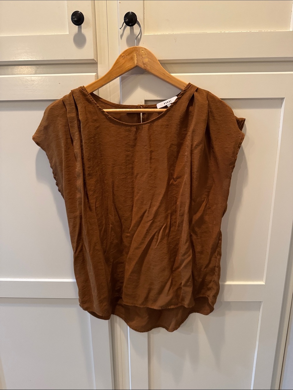 Ro & De Brown Cap-Sleeve Satin-Look Women's Top